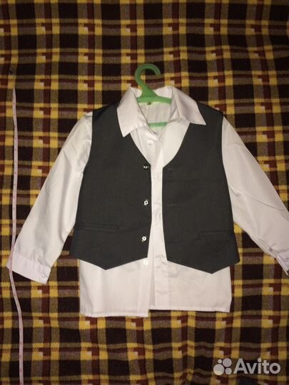 Брюки, жилетка и рубашка для мальчика