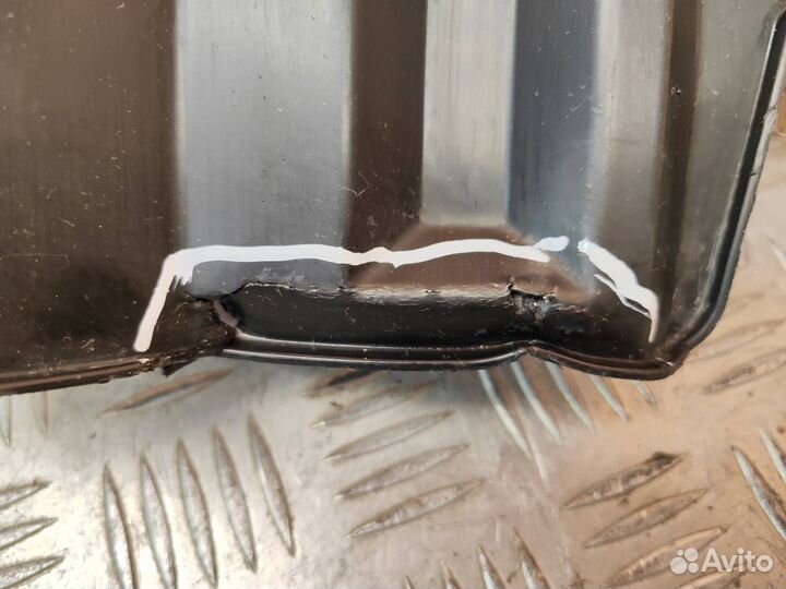 Дефлектор радиатора левый Toyota Land Cruiser 200