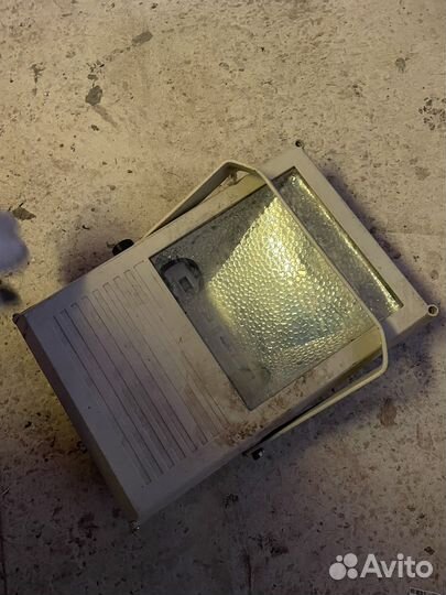 Галогенный прожектор светильник сафит