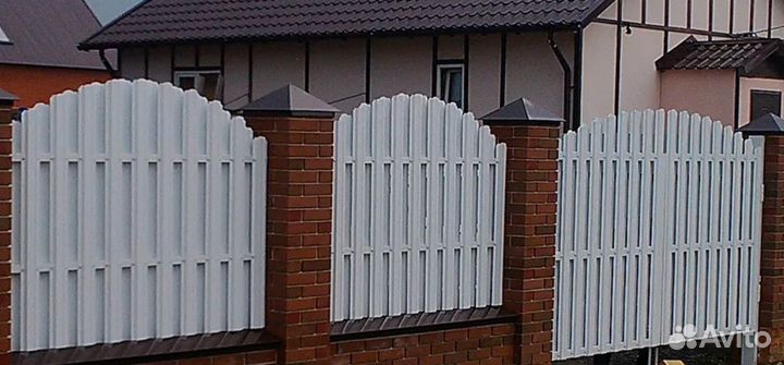 Забор из евроштакетника профессионально качественн