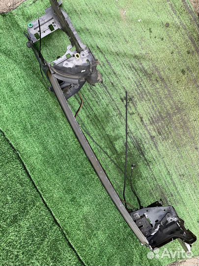 Телевизор (рамка радиатора) Volvo V70 BW