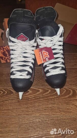 Коньки хоккейные