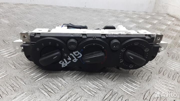 Блок управления климатической установкой Ford Focu