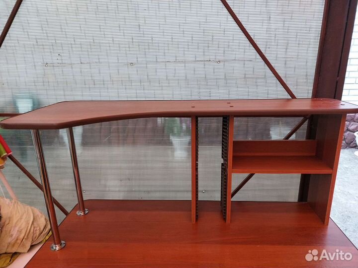 Компьютерный стол