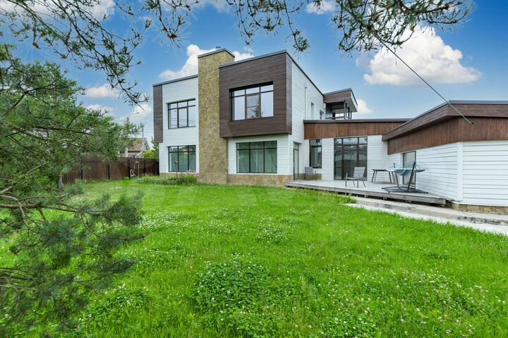 Коттедж 198 м² на участке 8,9 сот.