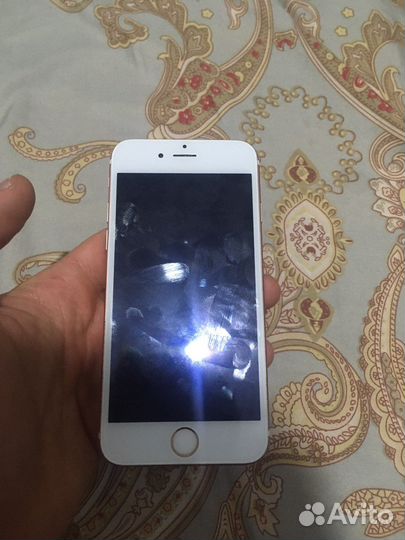 Телефон iPhone 6s