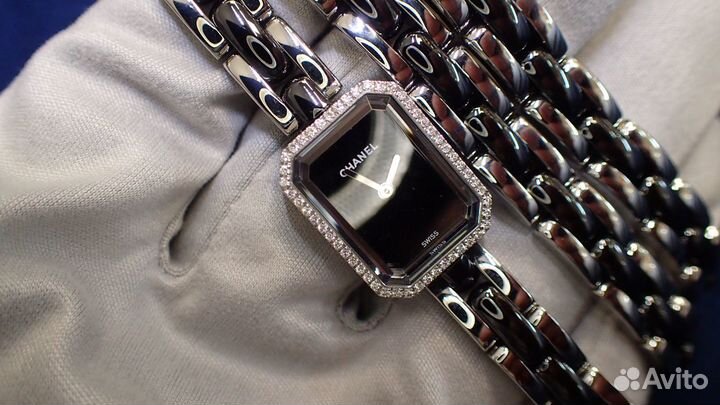 Стальные часы с бриллиантами Chanel Première Mini