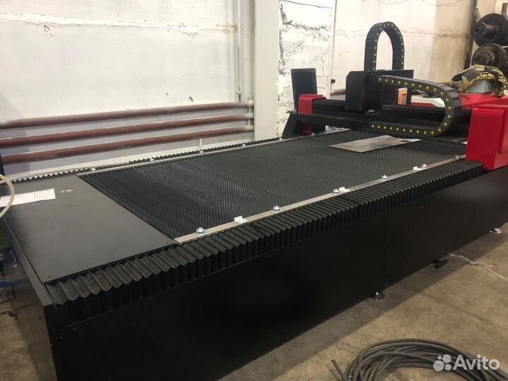 Оптоволоконный лазерный станок по металлу 1,5 кВт*