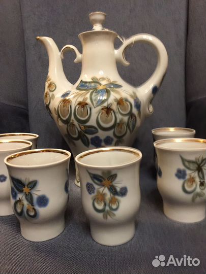 Кувшин фарфоровый в наборе со стаканами
