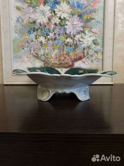 Фруктовница блюдо на ножке фарфор для фруктов гдр