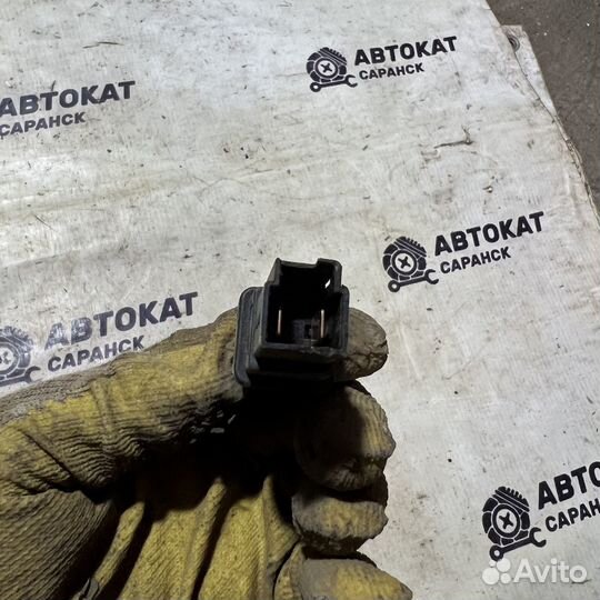 Концевик педали тормоза Nissan Primera P11