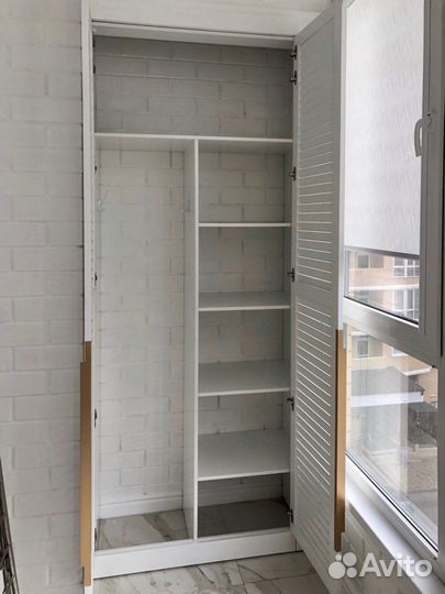 Шкаф на балкон на заказ, с жалюзийными дверьми