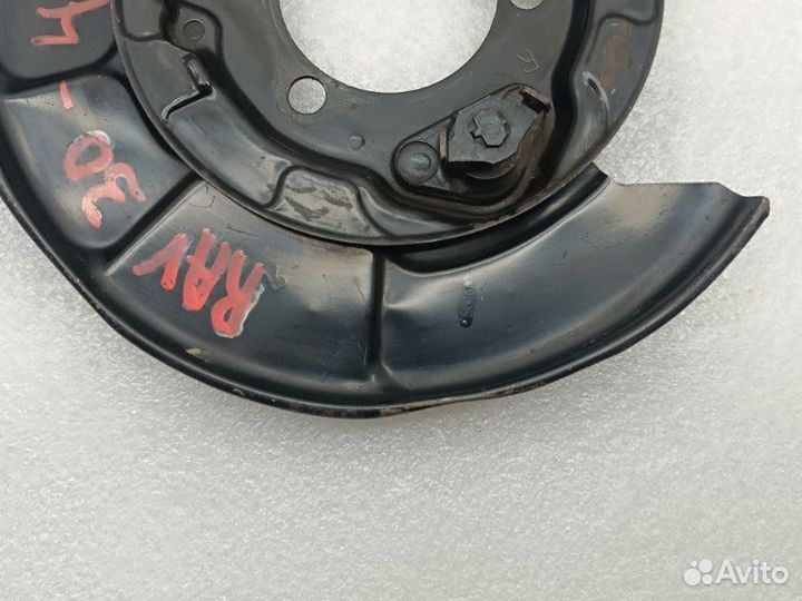 Пыльник тормозного диска задний правый Toyota Rav4