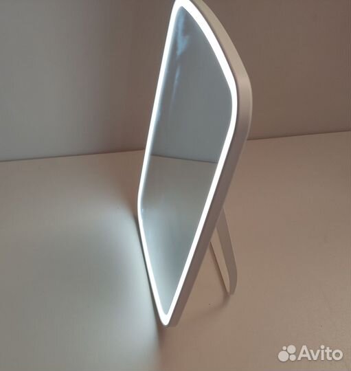 Зеркало с подсветкой для макияжа