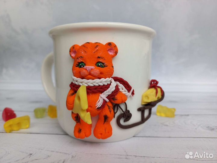 Кружка с декором из полимерной глины