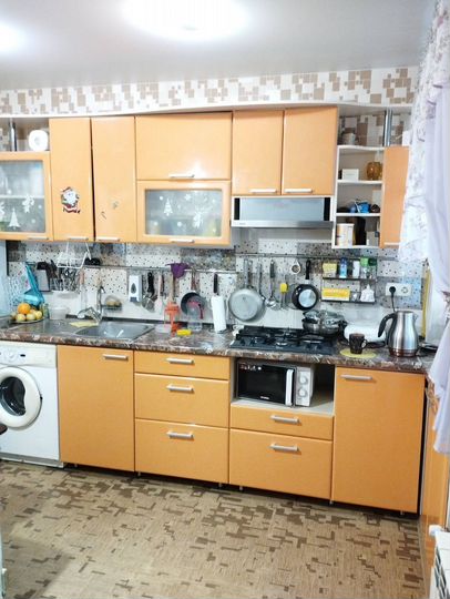 3-к. квартира, 83 м², 1/1 эт.