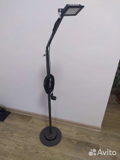 Стойка с прожектором