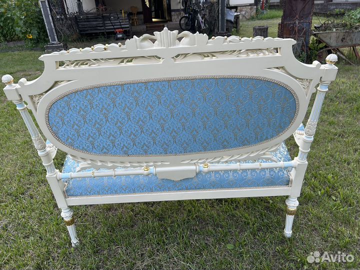 Диванчик антикварный