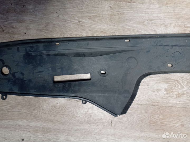 Накладка крыла правая на BMW 7 f01 f02