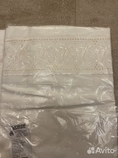 Продам два набора наволочек с шитьем новые
