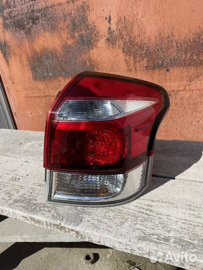 Задняя правая фара Тойота Филдер 2018