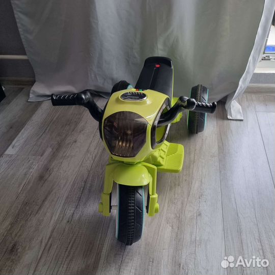 Детский мопед (трицикл) River toys hc 1388