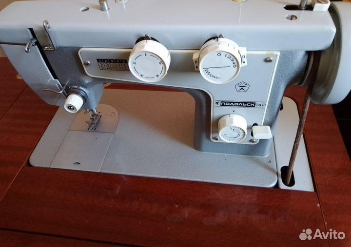 Швейная машинка чайка 142