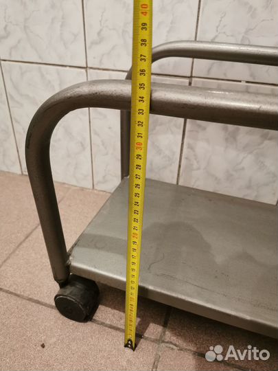 Подставка металлическая на колесиках