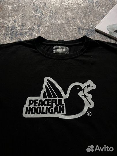 Футболка peaceful hooligan