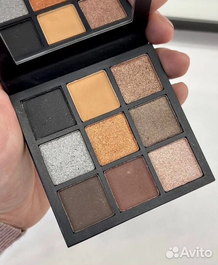 Тени для век (вторая в подарок)