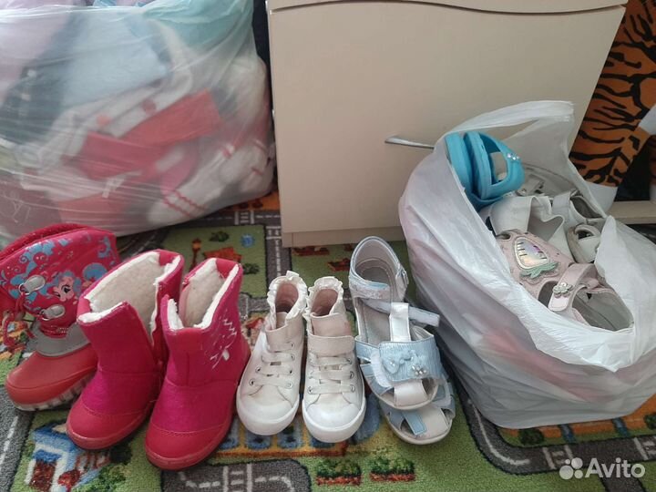 Большие пакеты вещей на девочку+пакет на мальчика