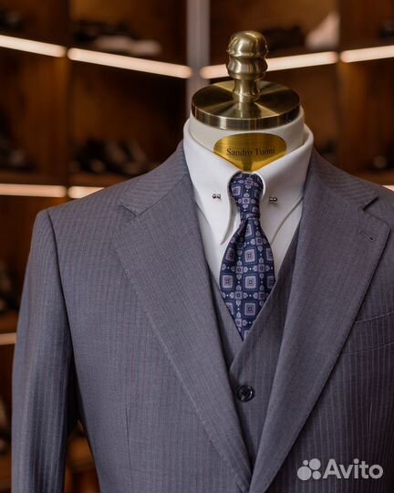 Мужской костюм тройка серый