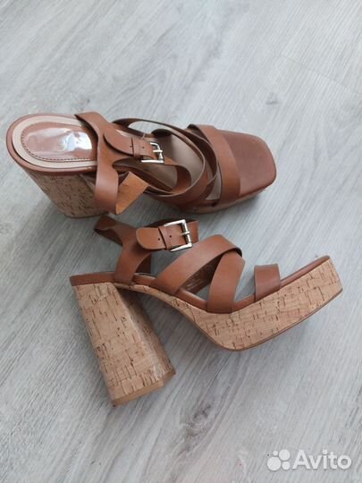 Босоножки женские