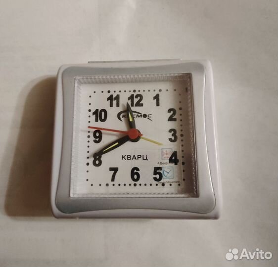 Часы с будильником