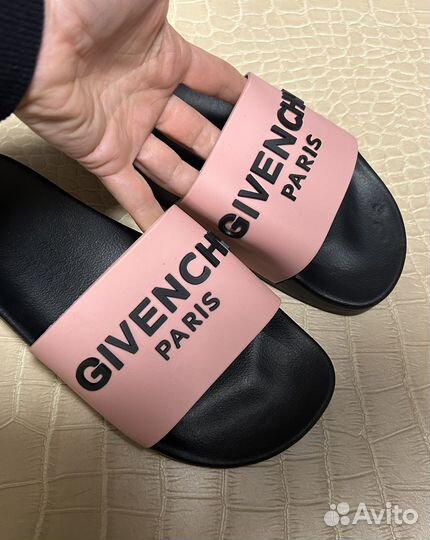 Шлёпанцы Givenchi