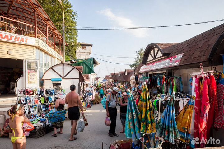 Уличный фаст фуд и бар на берегу моря