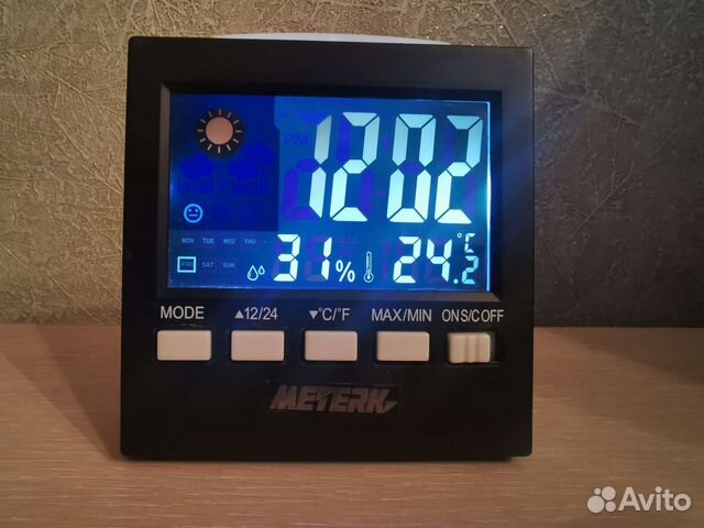 Электронные часы с термометром