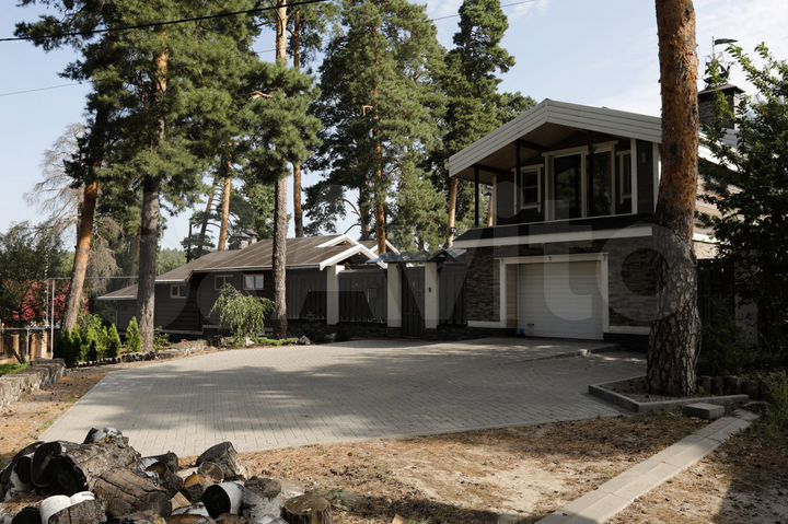 Дом 327 м² на участке 7,8 сот.