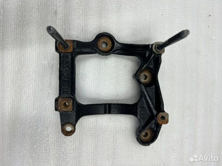 Кронштейн компрессора Toyota Camry V70 2017-2021