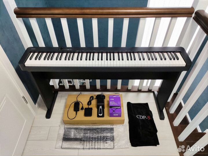 Цифровое фортепиано с набором аксессуаров
