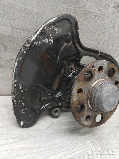 Поворотный кулак левый Mercedes C-Class W204