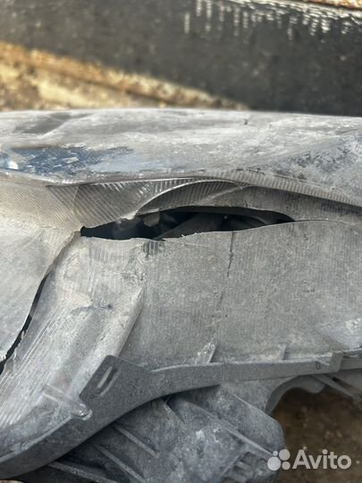 Toyota Rav4 передняя левая фара