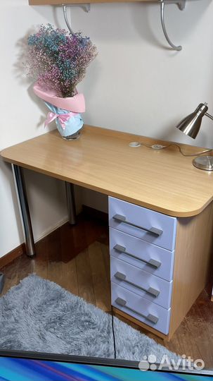 Письменный стол, рабочий стол, компьютерный стол