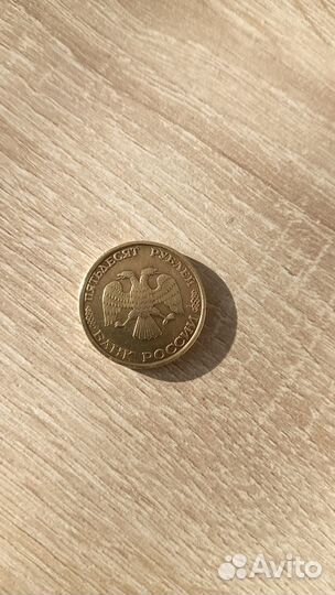 Коллекция монет и купюр