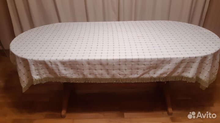 Стол обеденный