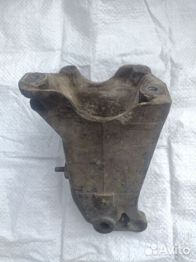 Кронштейн крепления двигателя Фольксваген