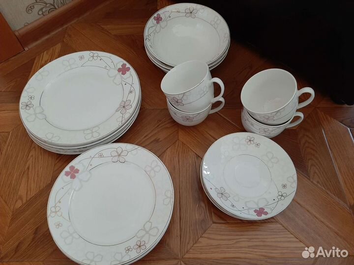 Набор посуды тарелки, кружки