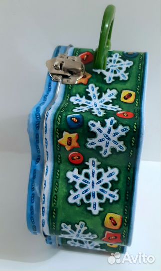 Металлическая коробка для новогодних подарков