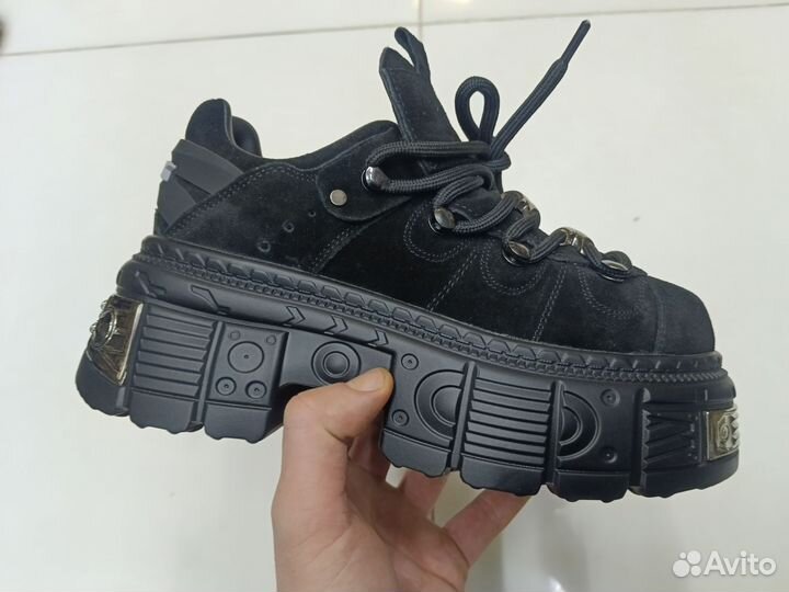 New rock tank зимние