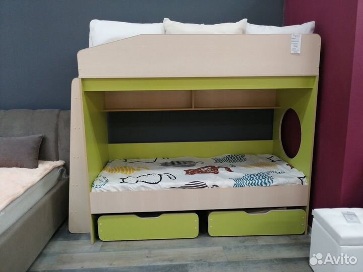 Двухъярусная кровать